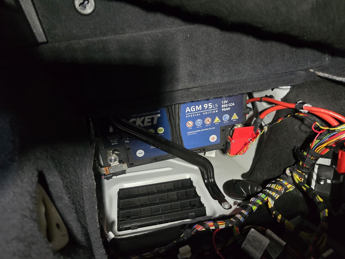 신정동 출장배터리 안내 · 바로출동 서울배터리 기사가 출장 교체한 자동차 배터리 사진